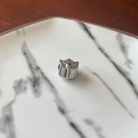 Pandora Canadian Maple Leaf Charm - Picture 3 of 4